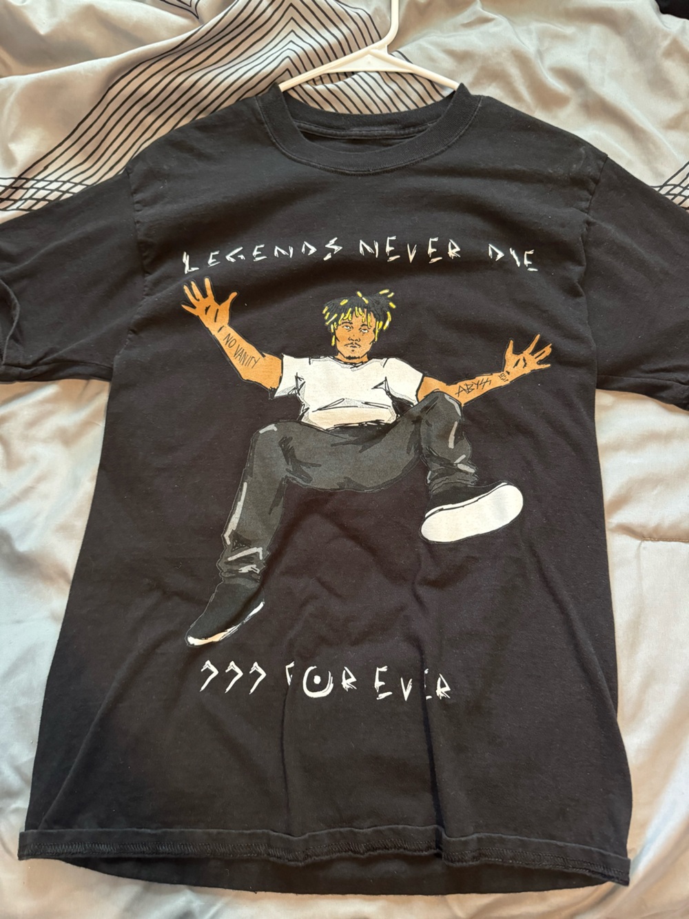 Black Graphic Short Sleeve Tee with 'Legends Never Die' Print